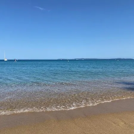 Appartement Fonctionnel 18m², Parking, Commerces Et Plages à Proximité - Fr-1-610-119