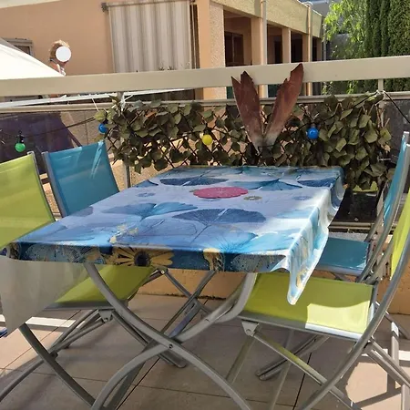 Fonctionnel 18m², Parking, Commerces Et Plages à Proximité - Fr-1-610-119 Appartamento *