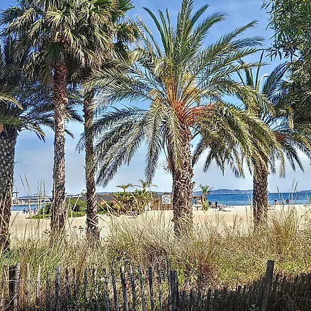 Fonctionnel 18m², Parking, Commerces Et Plages à Proximité - Fr-1-610-119